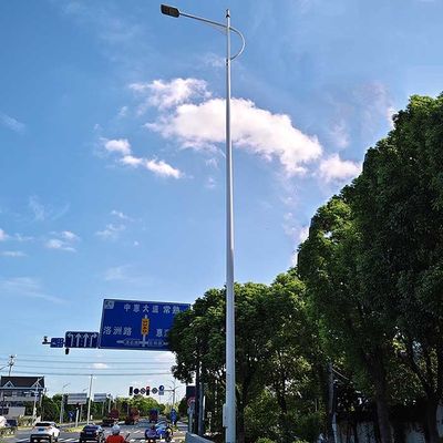 핫 딥 가ല്바니제이션을 가진 피침형 / 다각형 / 둥근 거리 라이트 폴