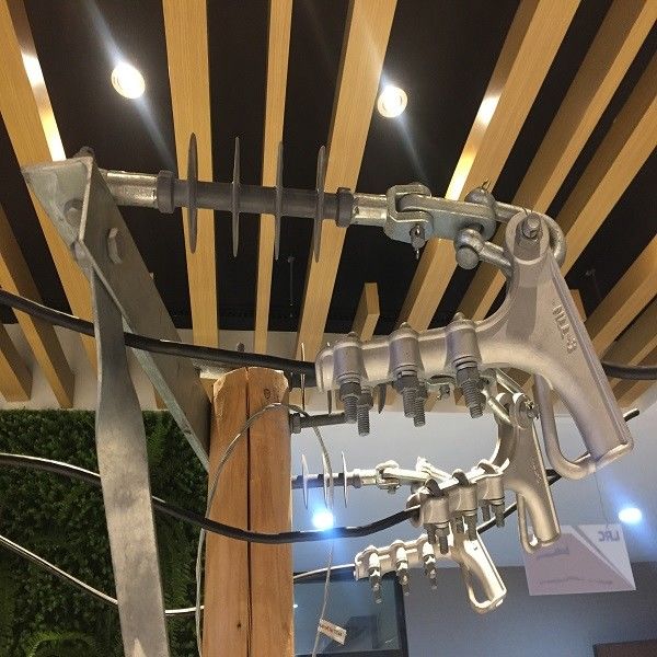 AAAC ACSR 지휘자 120mm ² 50mm ²를 위한 12kv 35kv 극 부속품 중단 & 긴장 이음쇠