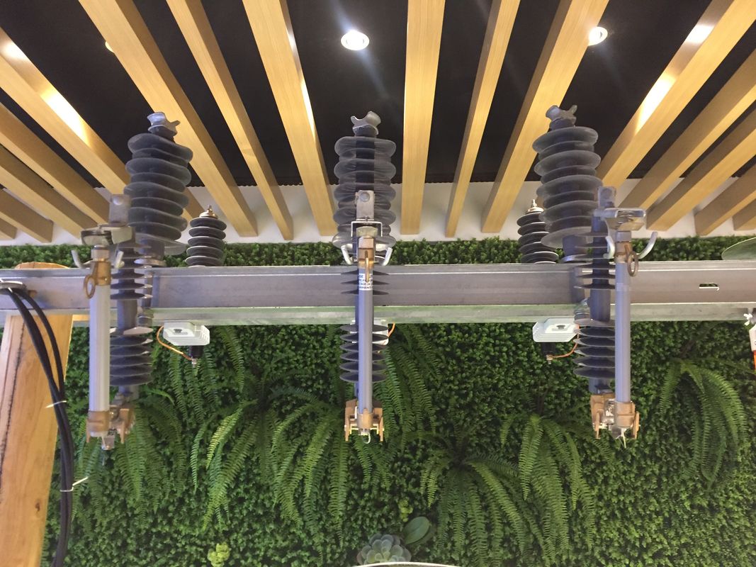 AAAC ACSR 지휘자 120mm ² 50mm ²를 위한 12kv 35kv 극 부속품 중단 & 긴장 이음쇠